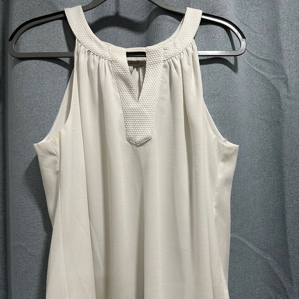 White flowing tank